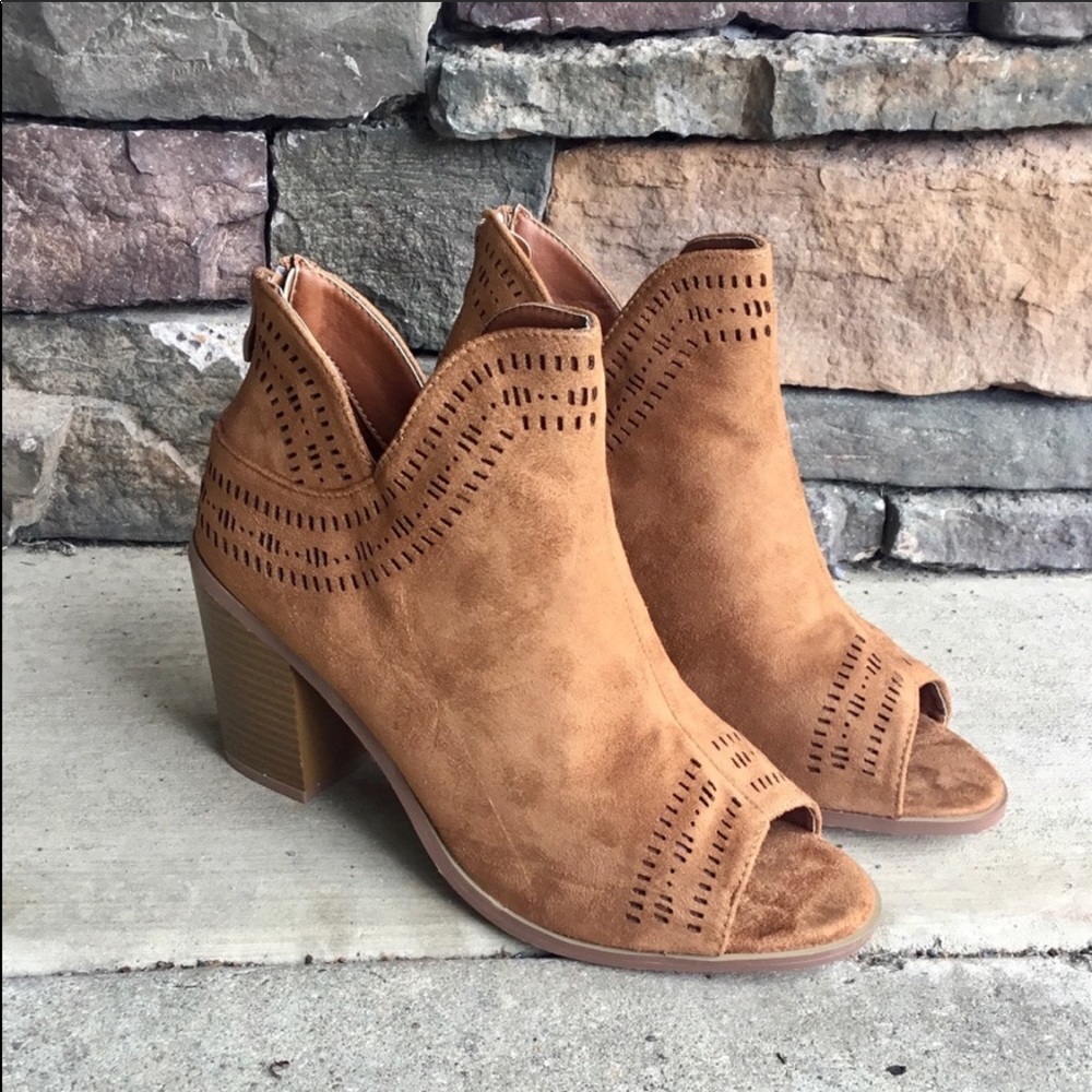 ⭐️  Vegan Leather Ankle Booties - Picture 3 of 6